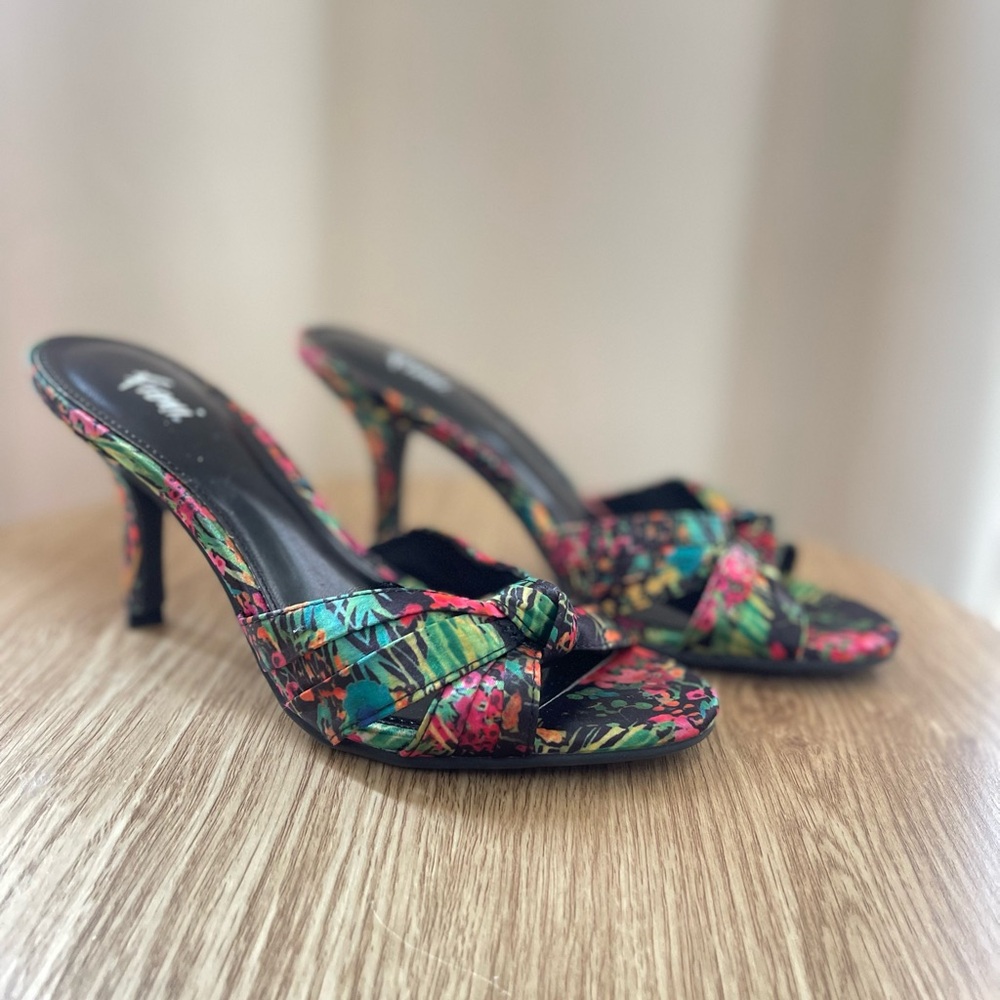 FIONI Multicolor Women's Heels